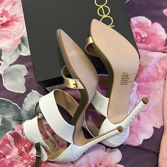 ShoeDazzle Roxy Heeled Sandals - Picture 3 of 7